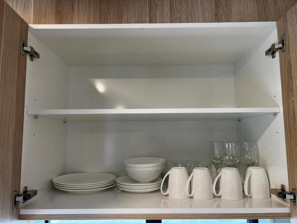 Modern Home by the Reserve - Resim 14