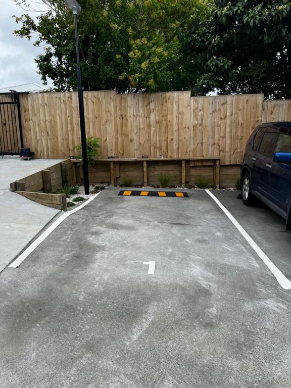 Modern Home by the Reserve - Resim 15