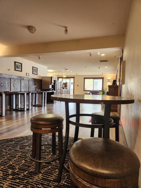 Luxury Inn & Suites photo
