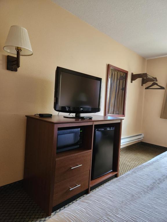 Luxury Inn & Suites photo
