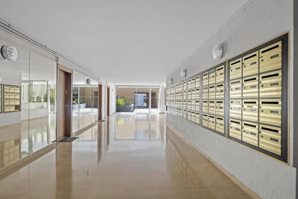 a hallway of a building with wooden panels on the wall at Cannes NG - Appartement à 10 mn du Palais des Festivals in Cannes