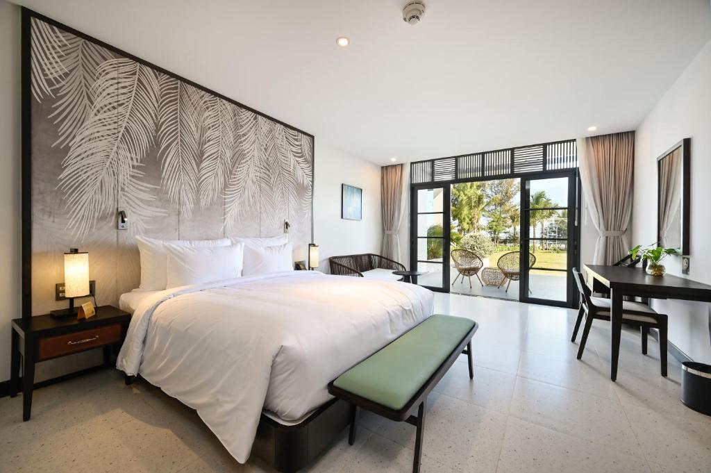 Bungalow King Garden View
