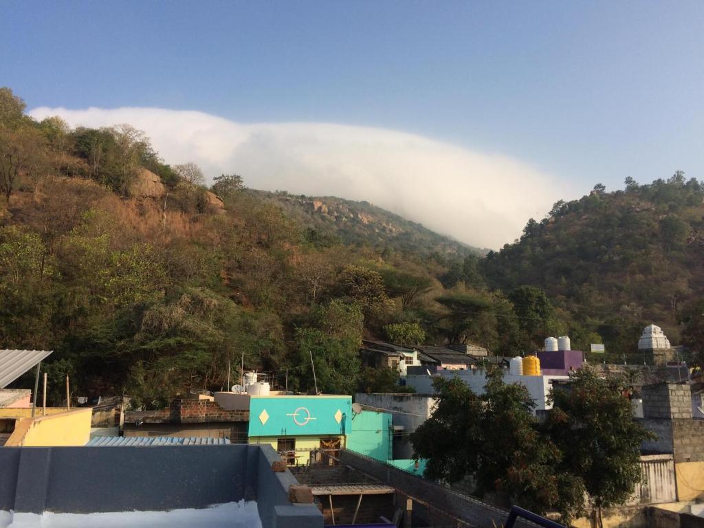 a view of a city with a mountain at Arunachala foothills apartments in Tiruvannāmalai