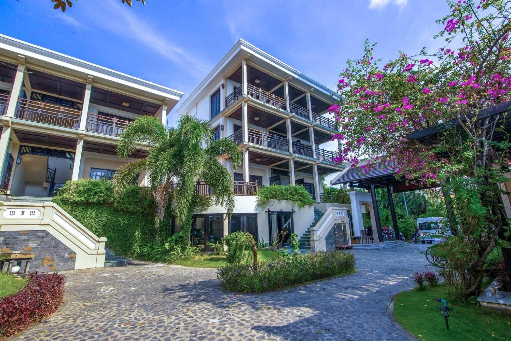 Phòng Deluxe Giường Đôi/2 Giường Đơn Có Ban Công