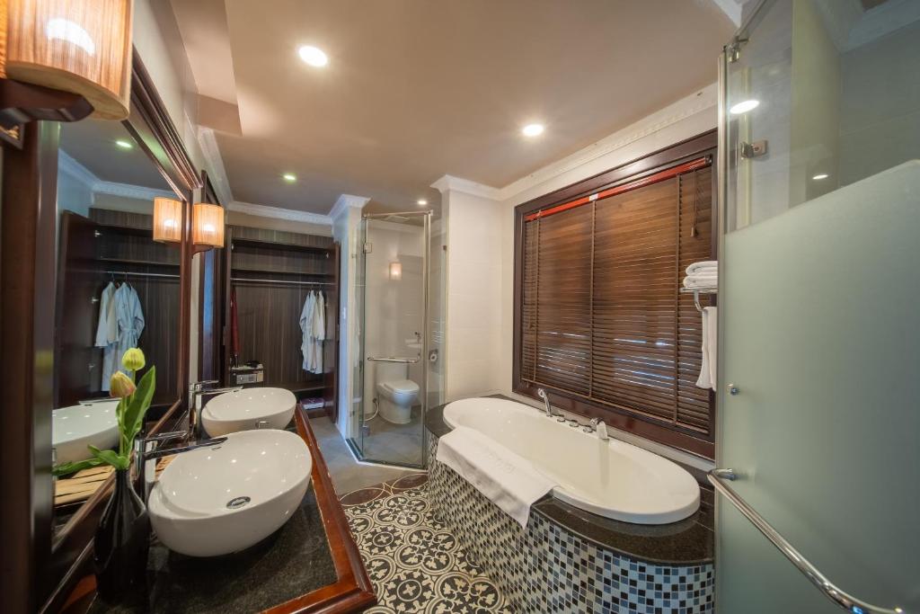 Phòng Premier Deluxe có Giường Đôi và Ban công