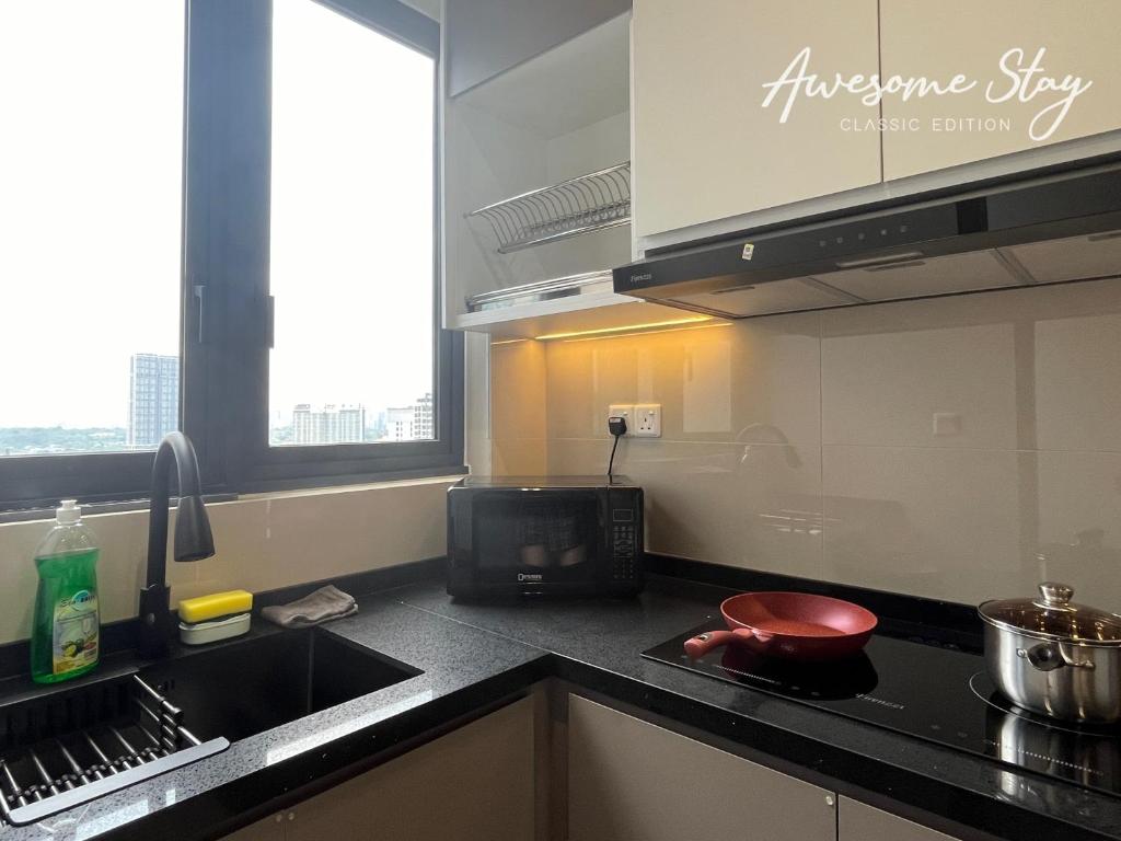 Кухня або міні-кухня у Sunway Velocity Two By Awesomestay