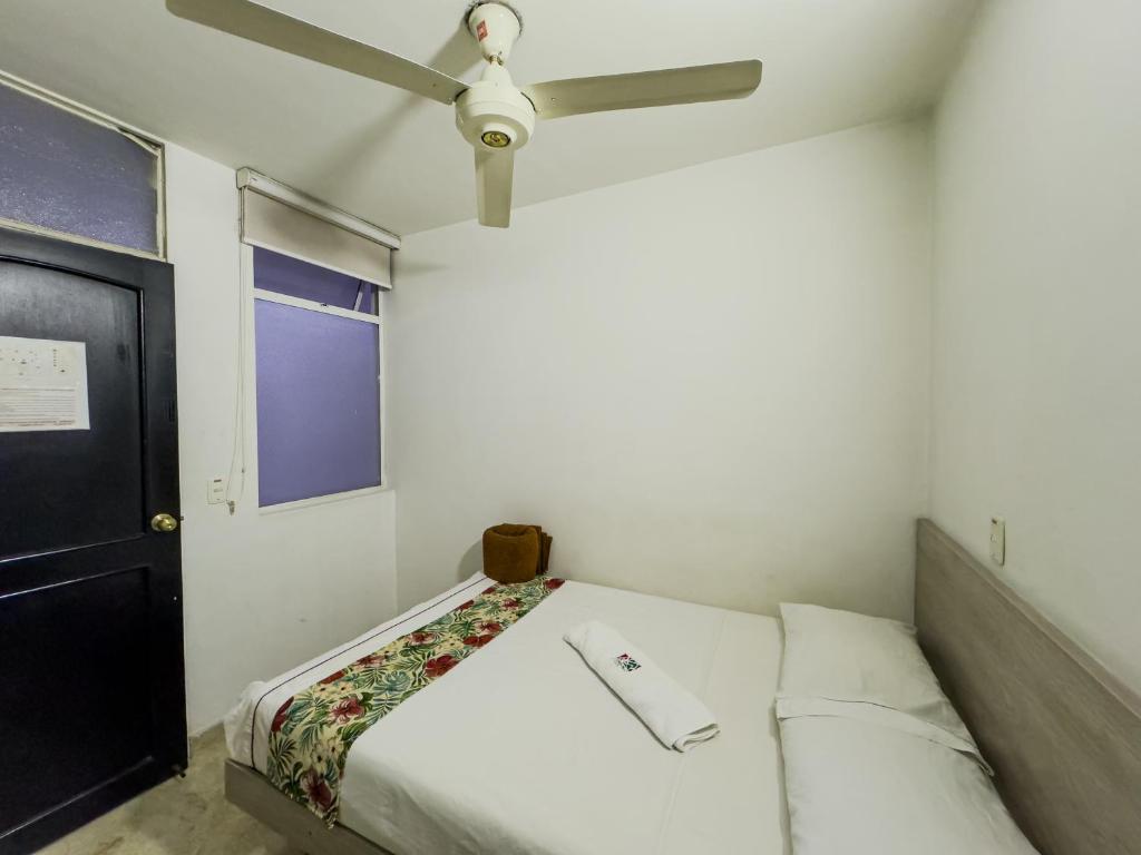 Postel nebo postele na pokoji v ubytování Hotel Macedonia Plaza Medellin