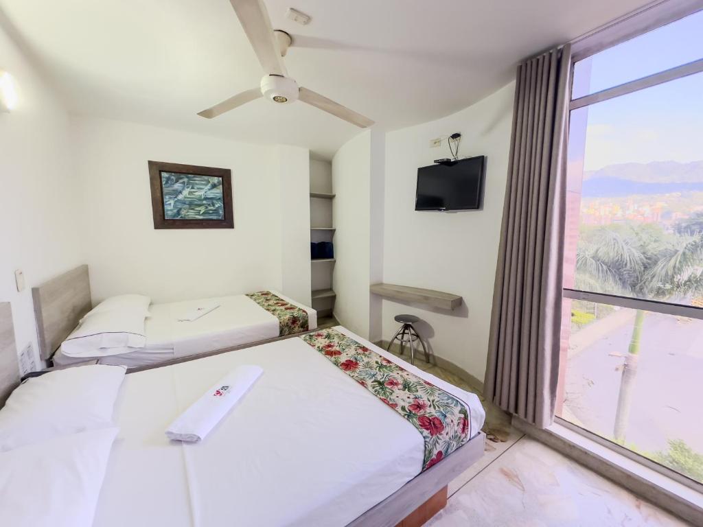 Postel nebo postele na pokoji v ubytování Hotel Macedonia Plaza Medellin