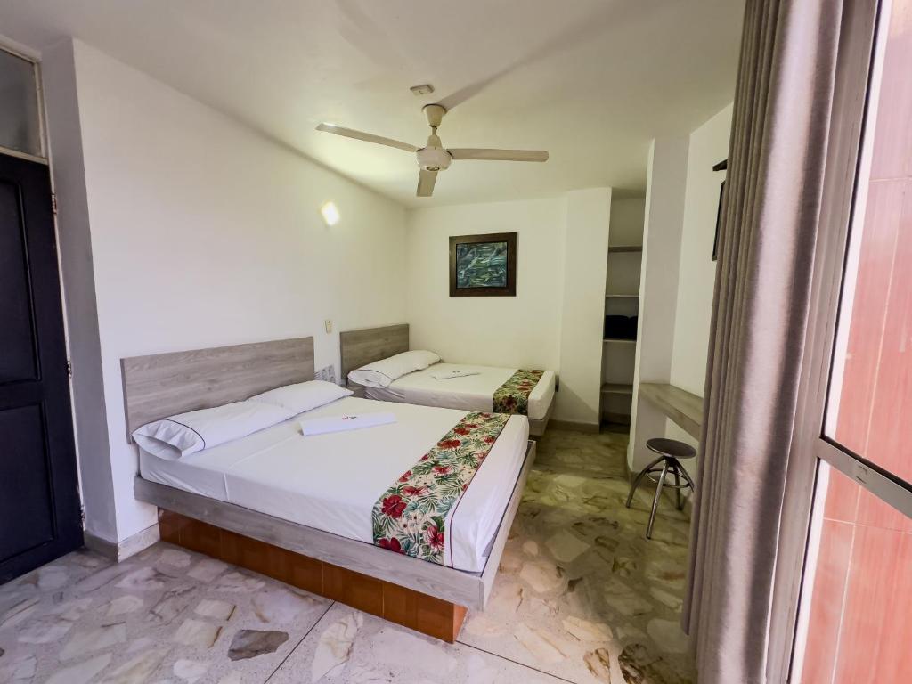 Postel nebo postele na pokoji v ubytování Hotel Macedonia Plaza Medellin