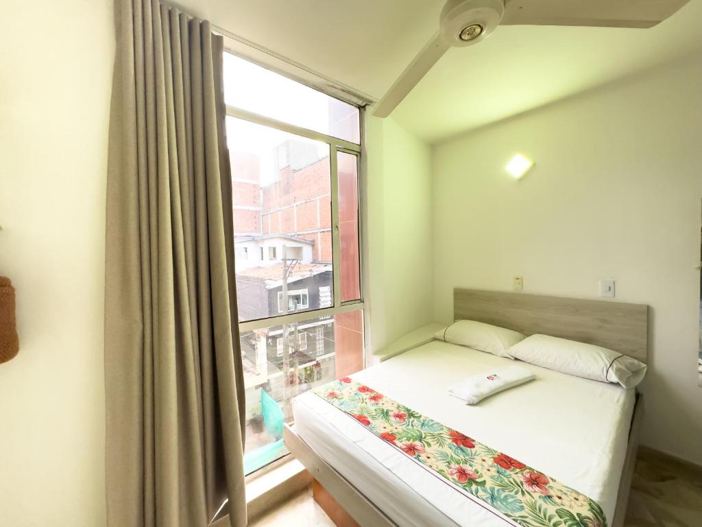Postel nebo postele na pokoji v ubytování Hotel Macedonia Plaza Medellin