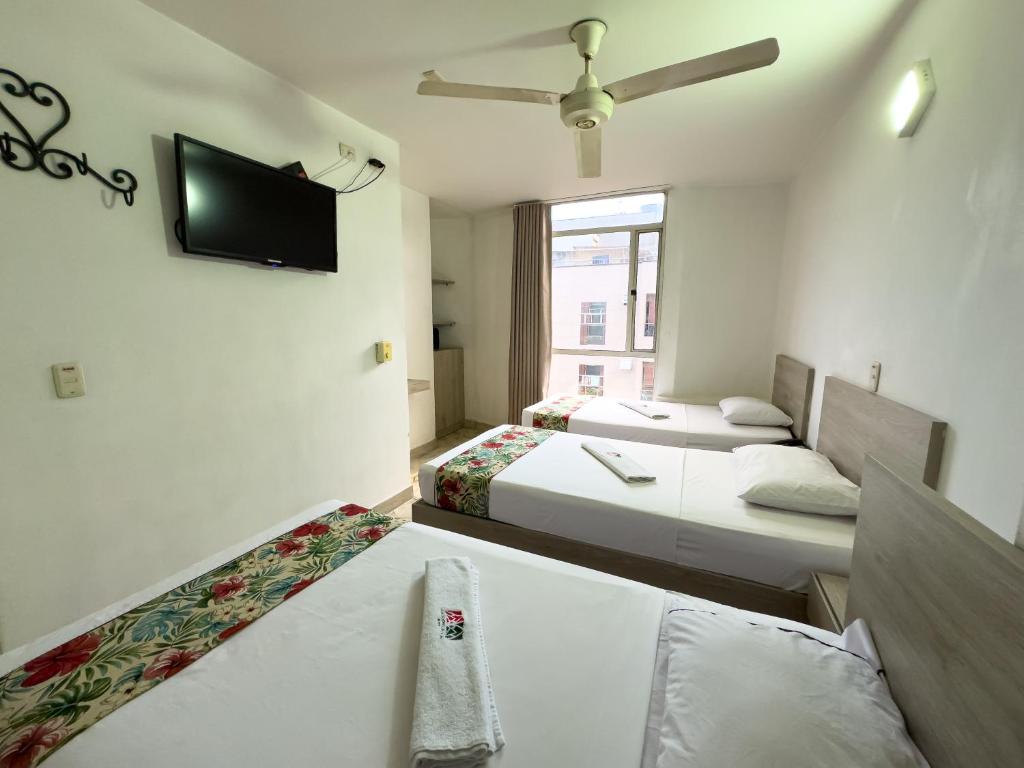 Postel nebo postele na pokoji v ubytování Hotel Macedonia Plaza Medellin