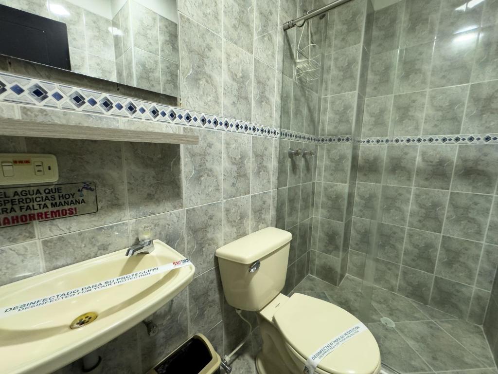 Koupelna v ubytování Hotel Macedonia Plaza Medellin