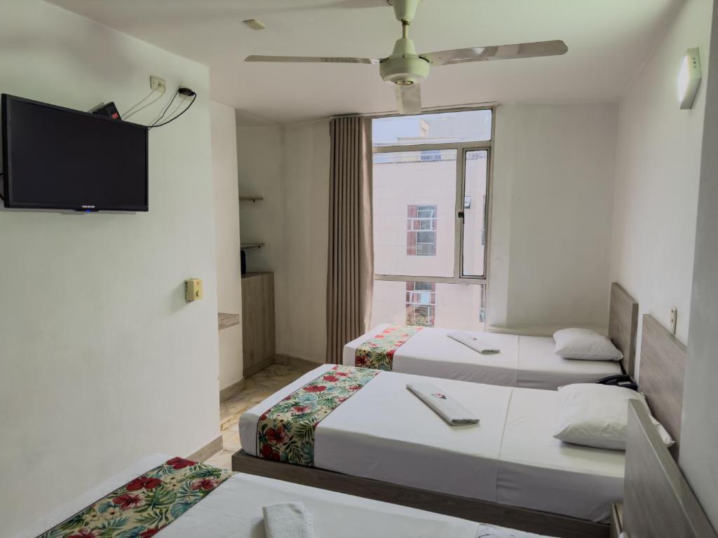 Postel nebo postele na pokoji v ubytování Hotel Macedonia Plaza Medellin