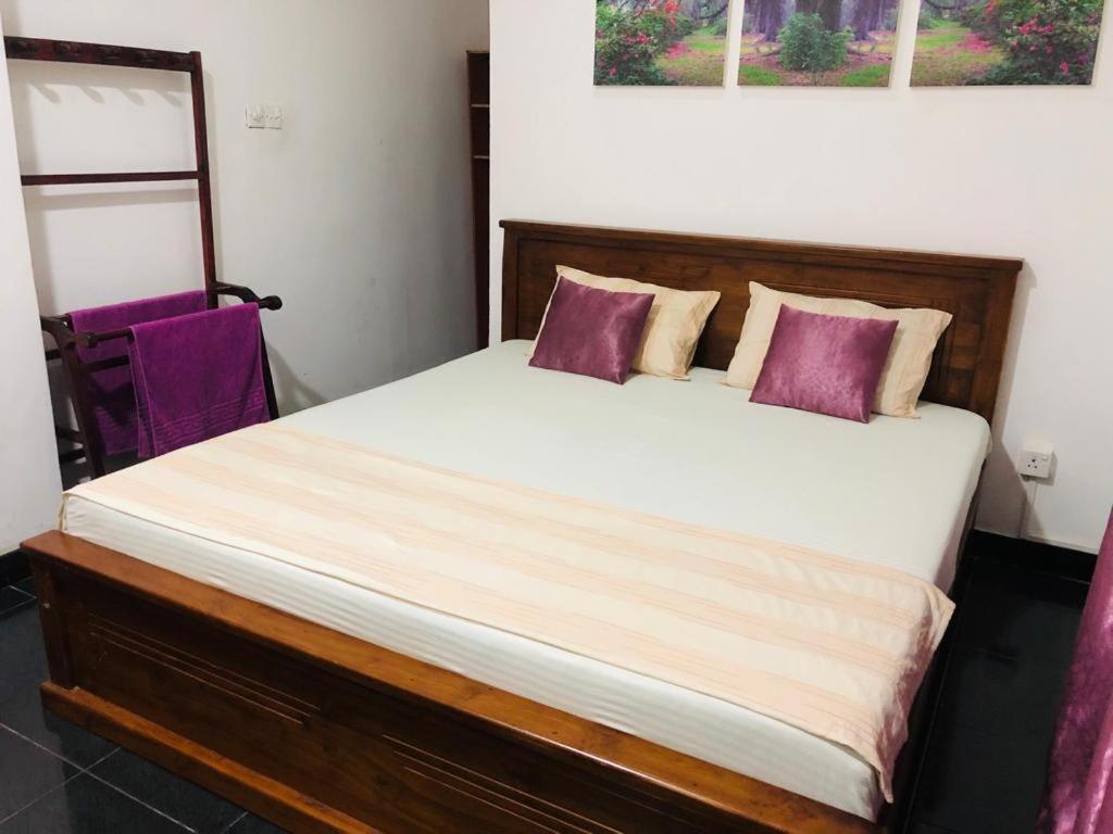 Postel nebo postele na pokoji v ubytování Mango House River Inn Negombo