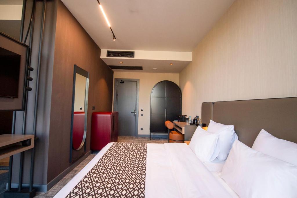 Postel nebo postele na pokoji v ubytování Qarvasla Hotel