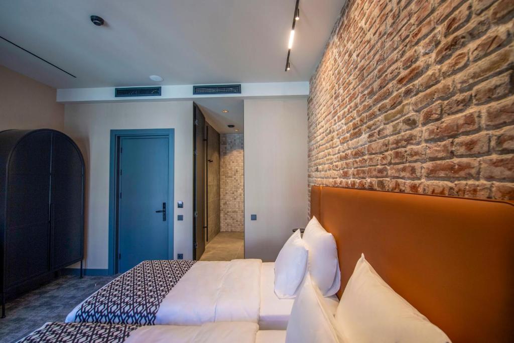 Postel nebo postele na pokoji v ubytování Qarvasla Hotel