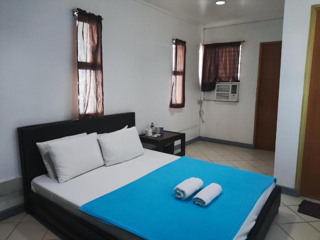 Postel nebo postele na pokoji v ubytování Balai Subik Hotel