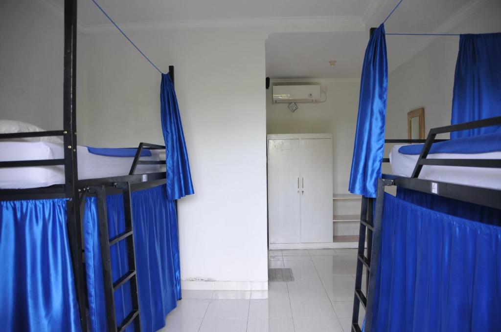 Postel nebo postele na pokoji v ubytování The Hostel Canggu