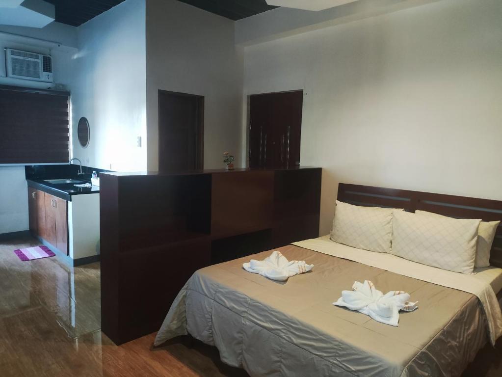 Postel nebo postele na pokoji v ubytování Balai Subik Hotel