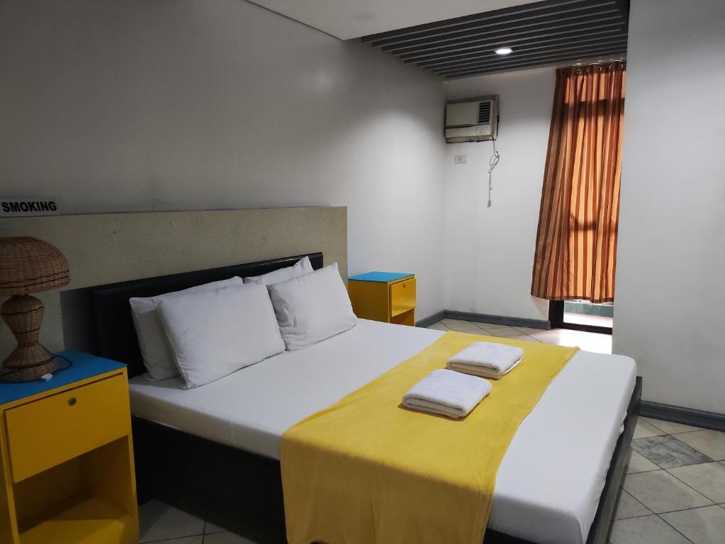 Postel nebo postele na pokoji v ubytování Balai Subik Hotel