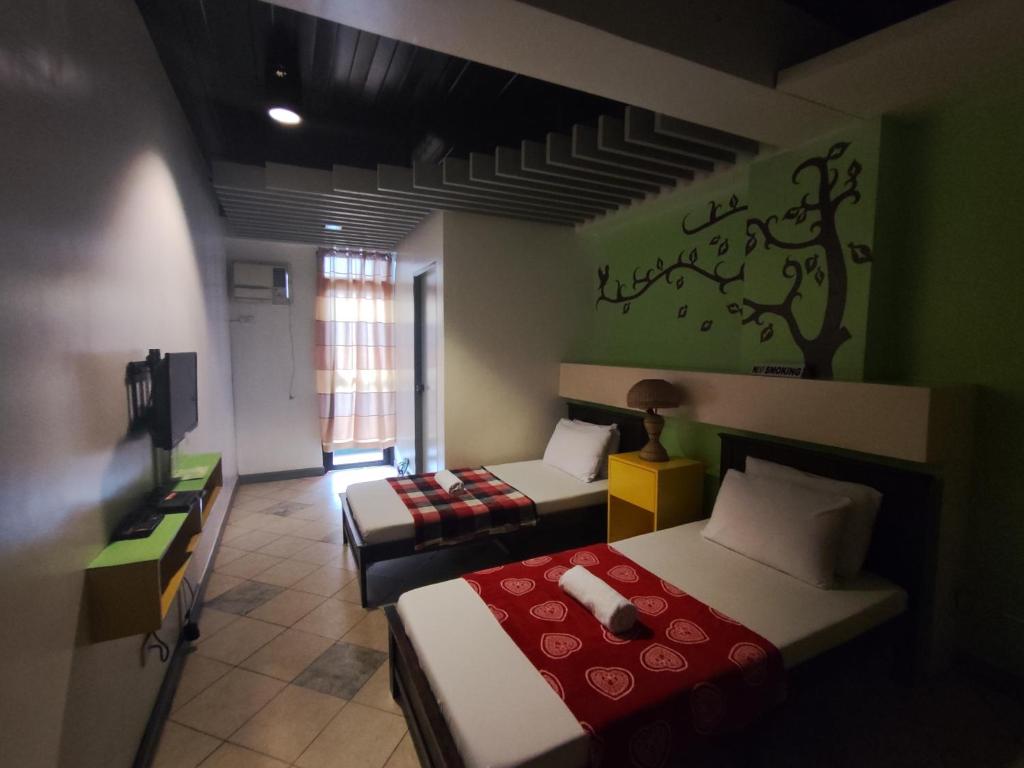 Postel nebo postele na pokoji v ubytování Balai Subik Hotel