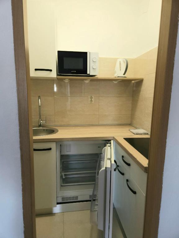 Kuchyň nebo kuchyňský kout v ubytování B&B Sobe Magdalena