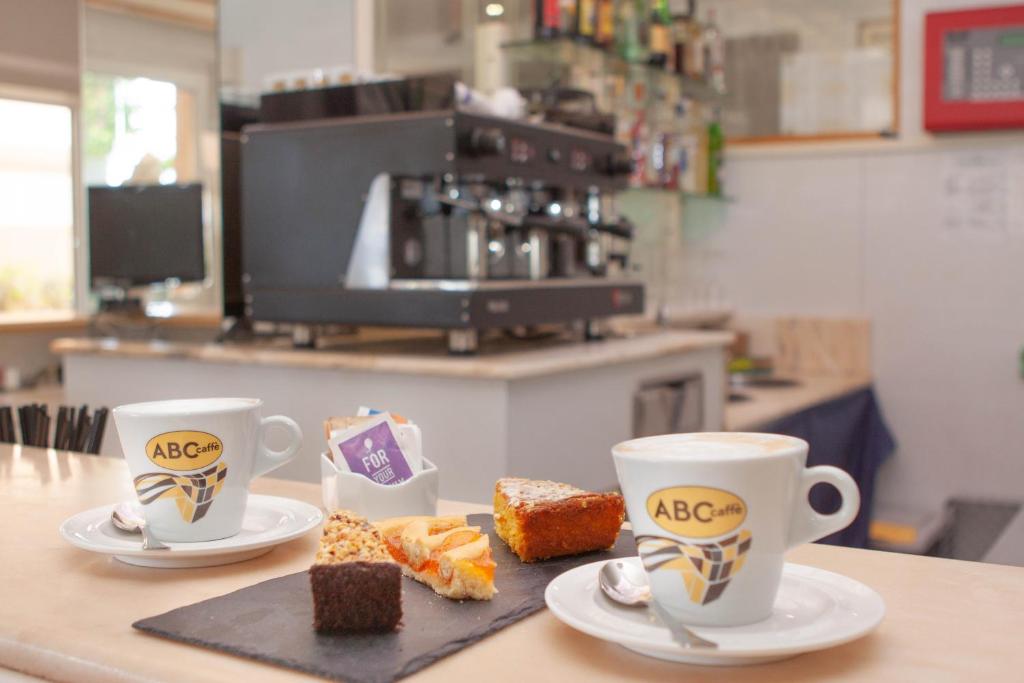 Příslušenství pro přípravu čaje a kávy v ubytování Hotel La Torretta Bramante