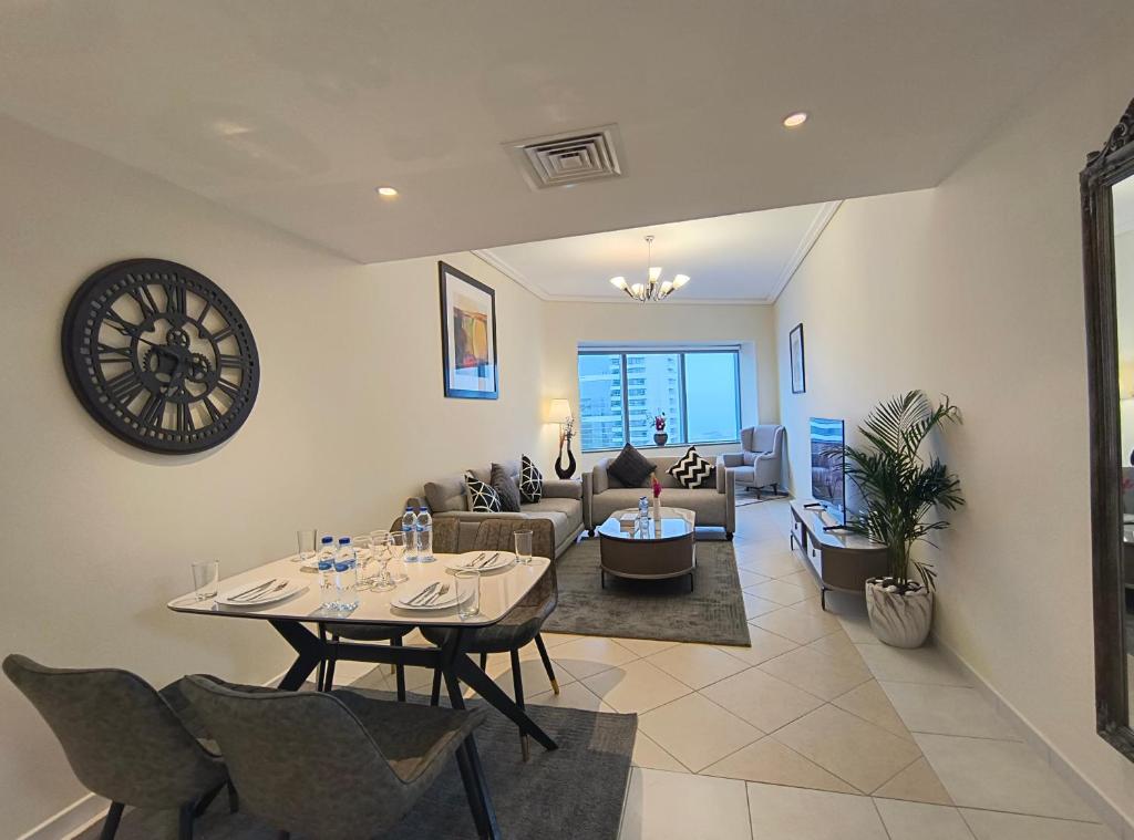 Posezení v ubytování Trinity Holiday Homes - Sheikh Zayed Road Near to Financial Center Metro Station