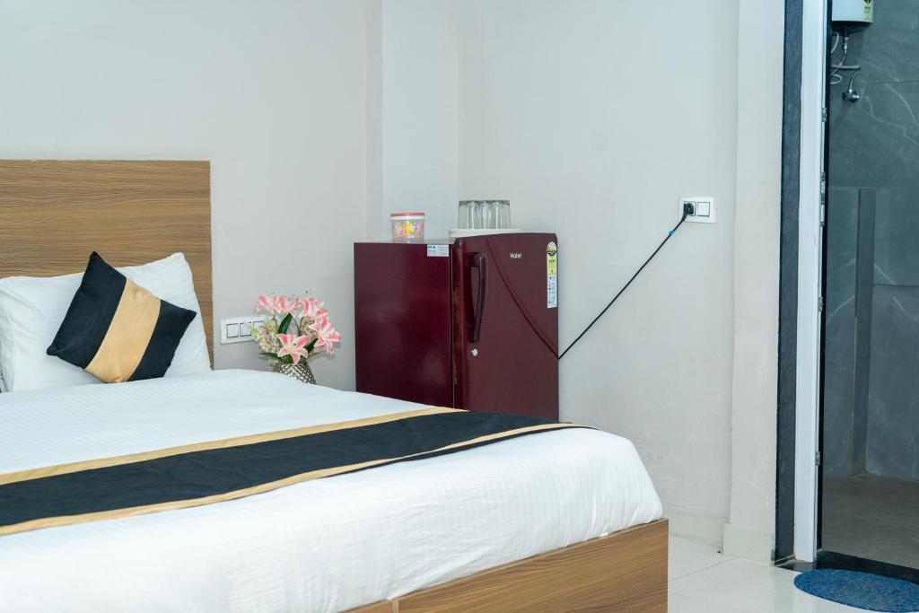 Postel nebo postele na pokoji v ubytování ASTER HOMES I 2Bhk I Sec-39 I Near Medanta