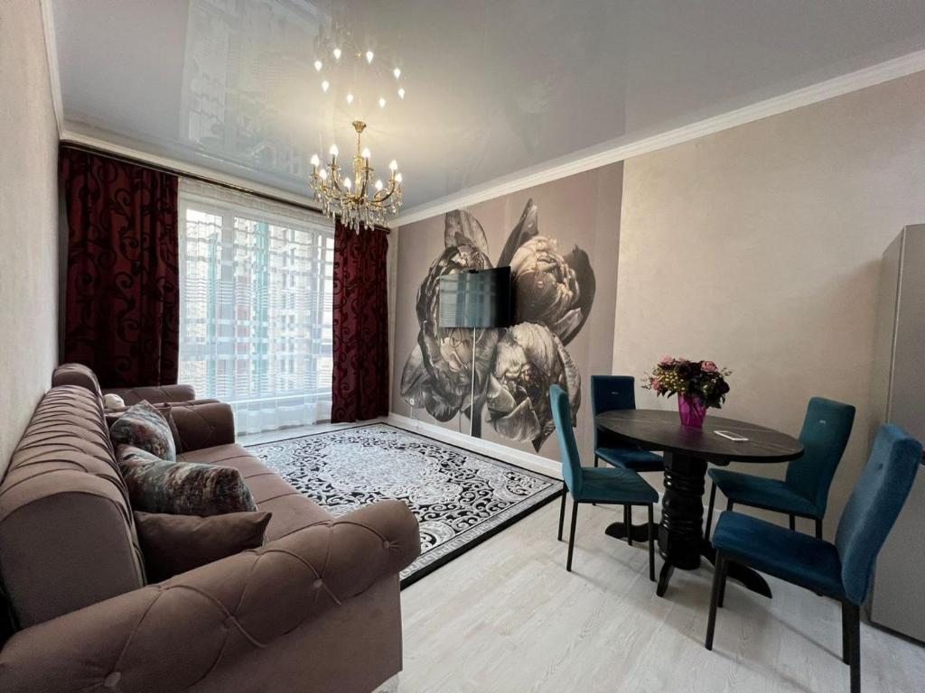 Posezení v ubytování С видом на горы апартаменты с дизайнерским ремонтом