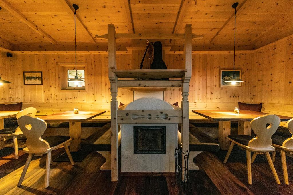 Kuchyň nebo kuchyňský kout v ubytování Rifugio Crëp de Munt