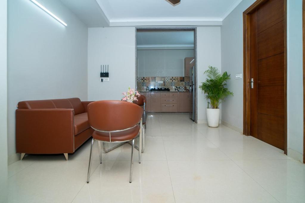 Posezení v ubytování ASTER HOMES I 2Bhk I Sec-39 I Near Medanta