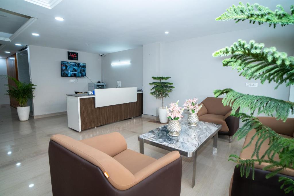 TV a/nebo společenská místnost v ubytování ASTER HOMES I 2Bhk I Sec-39 I Near Medanta