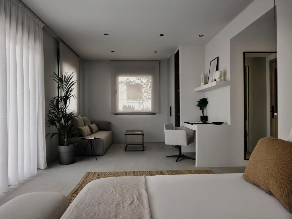 Bond Smart Living Suites - 6