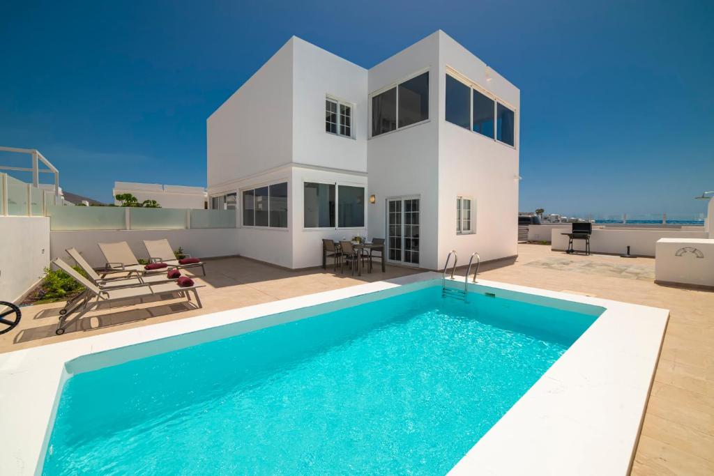 Villa Ocean Wave - Sea Views - Free Private Heated Pool
