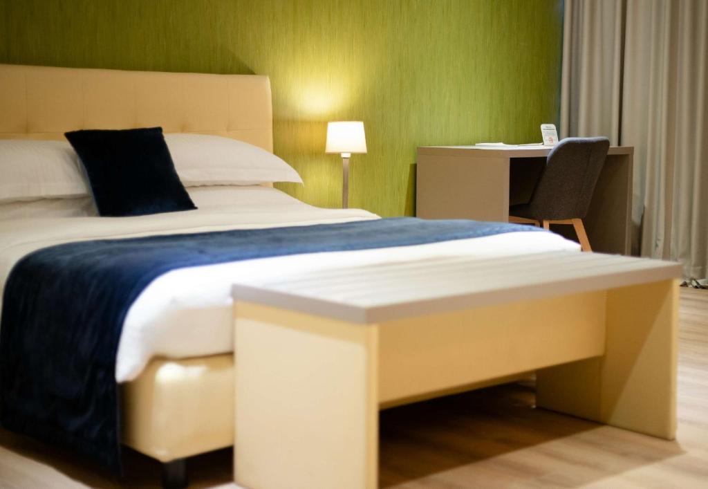 Postel nebo postele na pokoji v ubytování Best Western Premier Ark Hotel