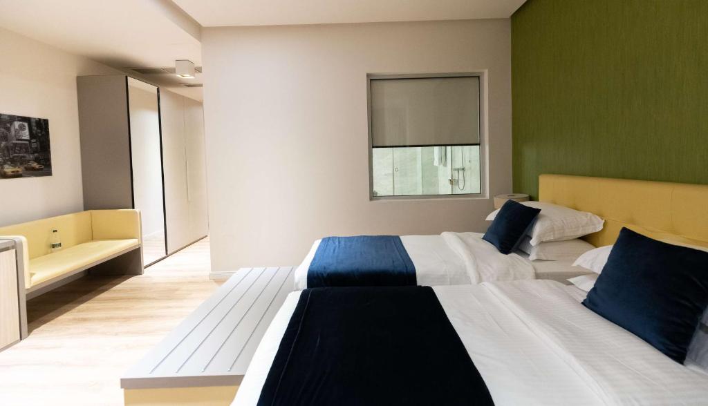 Postel nebo postele na pokoji v ubytování Best Western Premier Ark Hotel