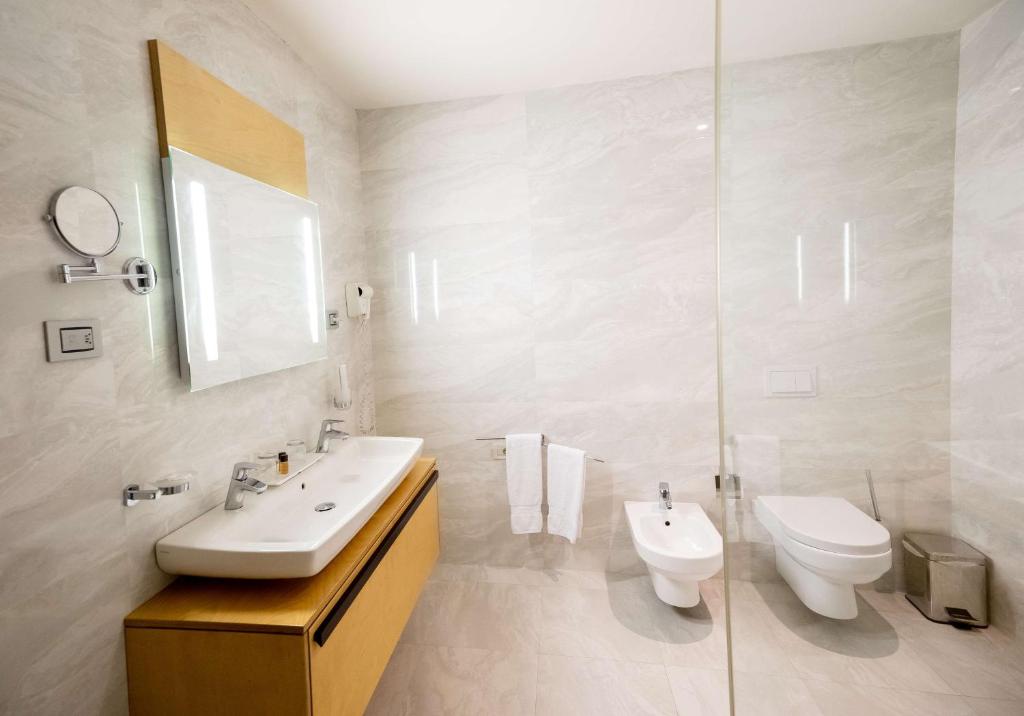 Koupelna v ubytování Best Western Premier Ark Hotel