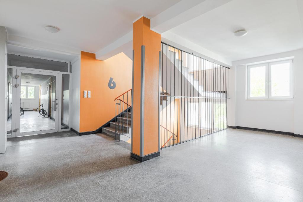 Fotografia z galérie ubytovania SuperApart Saska 48a, Sleek 6th-Floor Studio with Balcony & Elevator Access vo Varšave