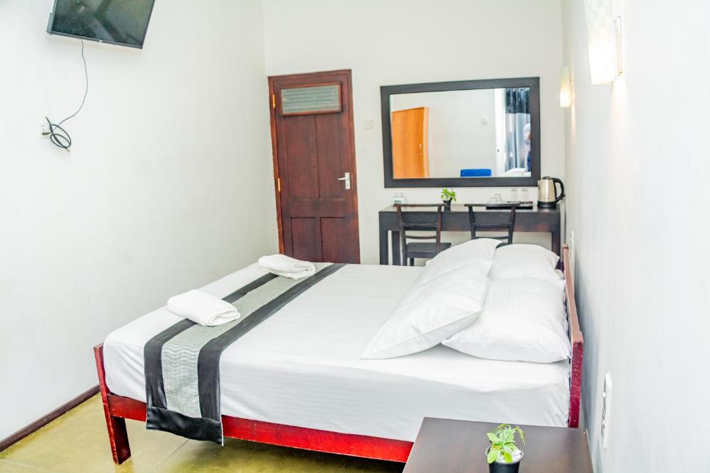 Postel nebo postele na pokoji v ubytování ShiCo Transit Hotel