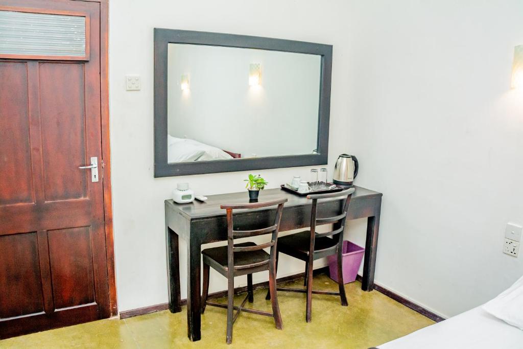 Postel nebo postele na pokoji v ubytování ShiCo Transit Hotel