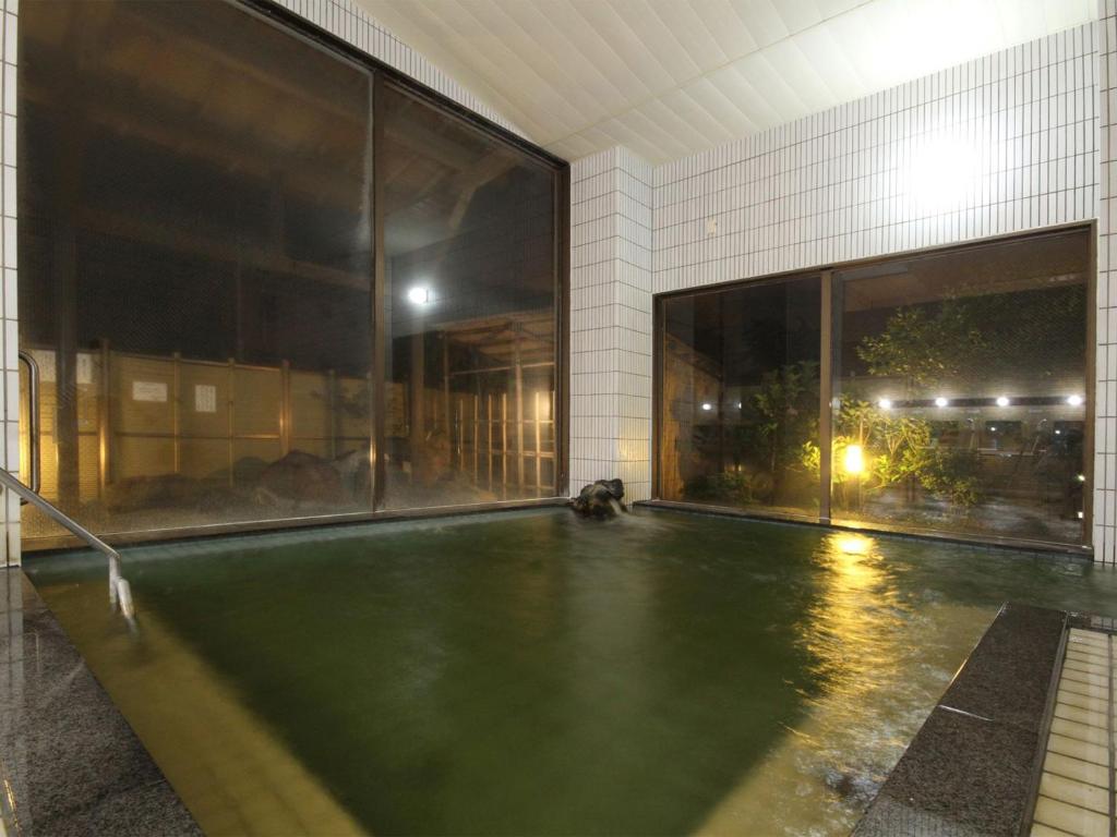 Bazén v ubytování Unohama Onsen Royal Hotel Kobayashi nebo v jeho okolí