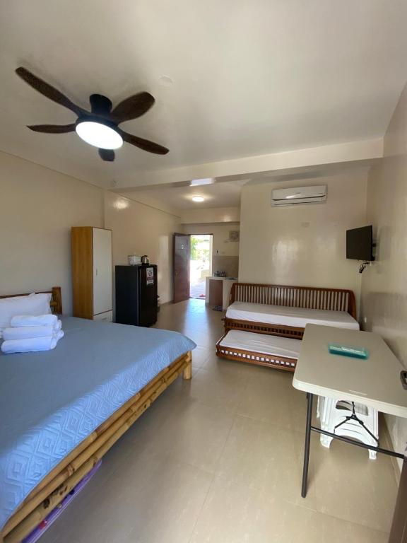 Postel nebo postele na pokoji v ubytování Villa Pamana Inn Puerto Galera powered by Cocotel