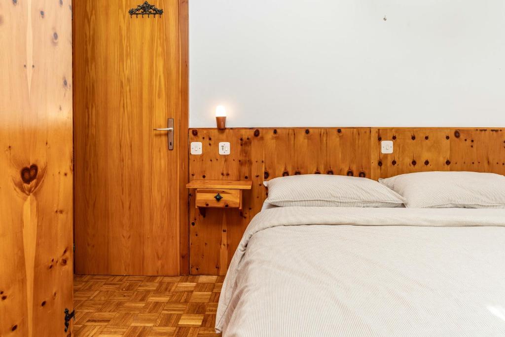 Postel nebo postele na pokoji v ubytování Trilo Luce della Paganella
