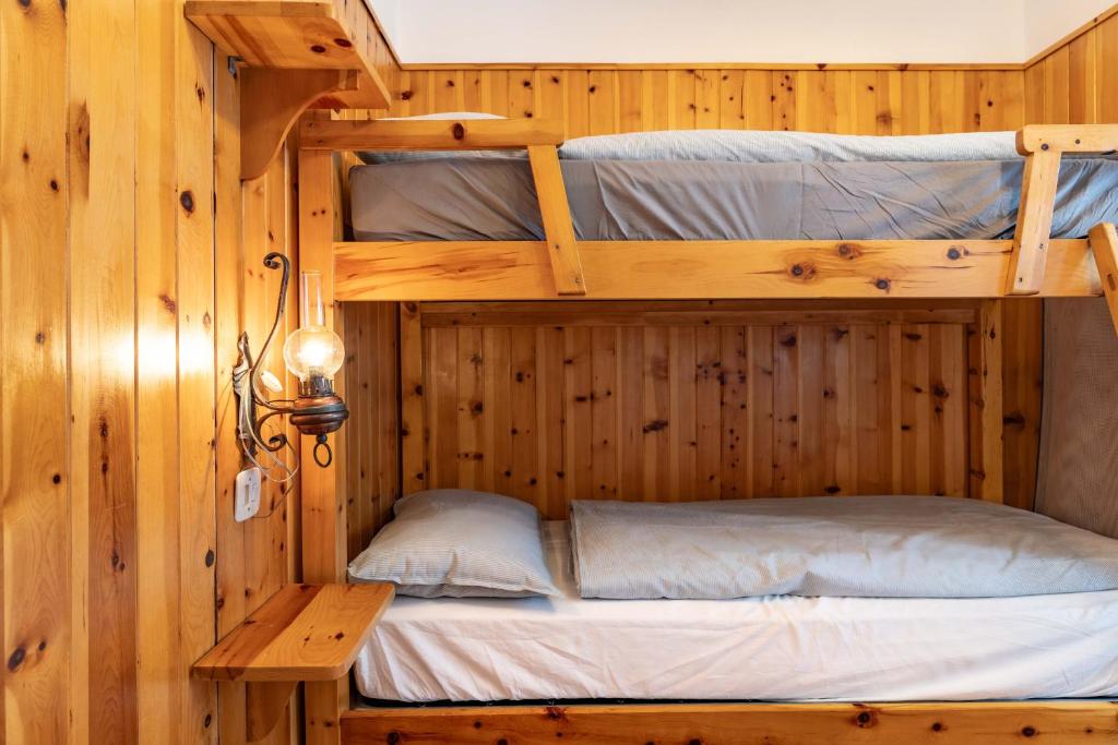 Postel nebo postele na pokoji v ubytování Trilo Luce della Paganella