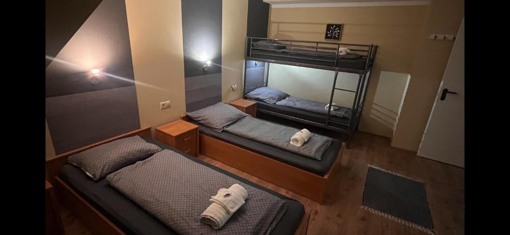 Postel nebo postele na pokoji v ubytování Kirschbaum Apartment