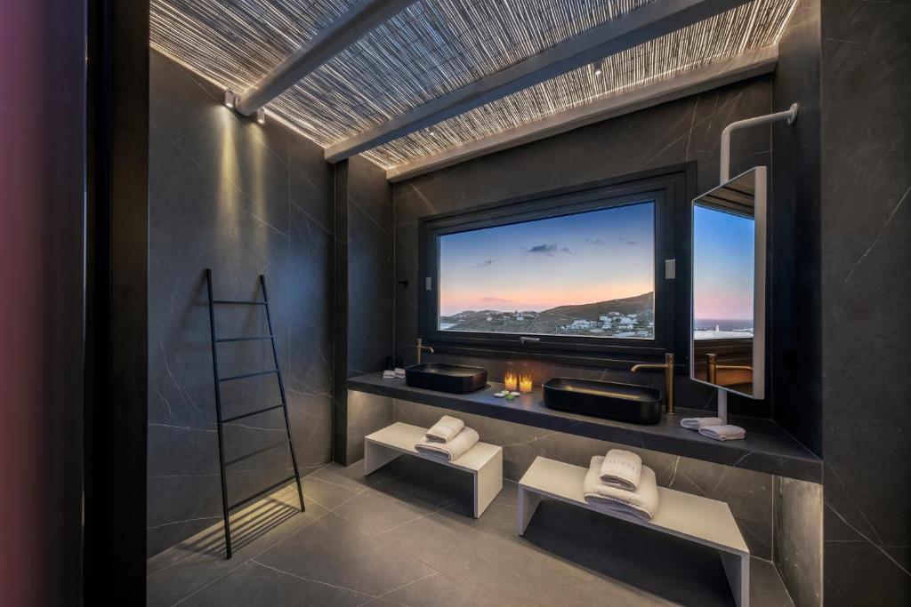 Кровать или кровати в номере Deliades Hotel