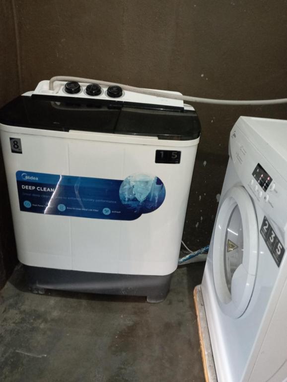 a stove and a washing machine in a room at D'Alessa Homestay in Alor Setar