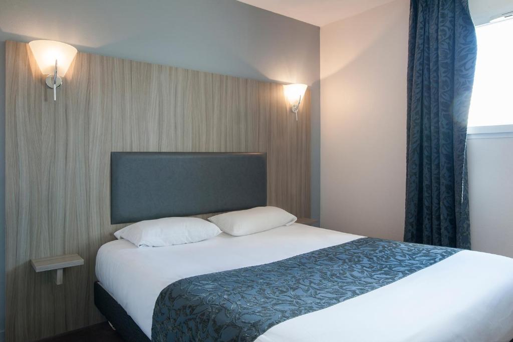 Postel nebo postele na pokoji v ubytování BRIT HOTEL CONFORT ALEXIA - La Souterraine
