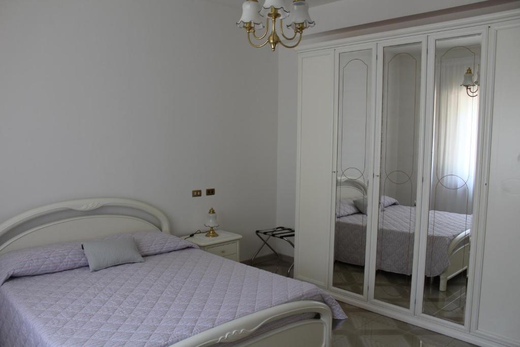 B&B Il Melograno - 庭の景色を望むファミリールーム